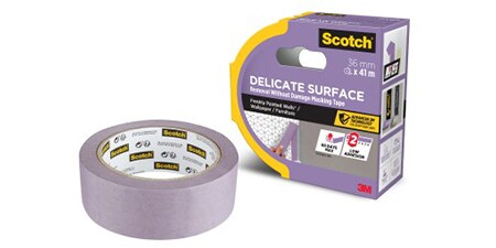 Ruban de masquage Scotch® présenté à l’intérieur et à l’extérieur de l’emballage
