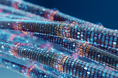 Graphique haute technologie représentant un faisceau de câbles, chacun recouvert d’une surimpression numérique de textes et de chiffres.