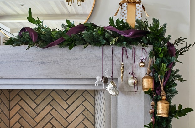 Commencez à décorer vos murs de Noël avec les crochets décoratifs Command™