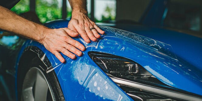 Voitures avec un film de protection de peinture
