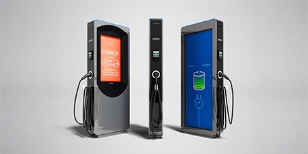 Deux bornes de recharge habillées de films de protection.
